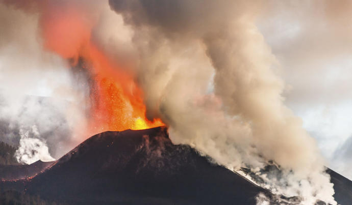 El volcán Cumbre vieja en erupción
