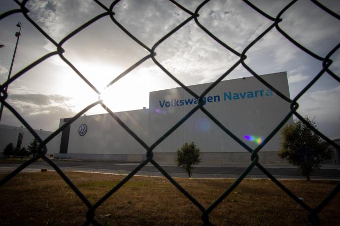 Exterior de la fábrica de Volkswagen en Navarra.