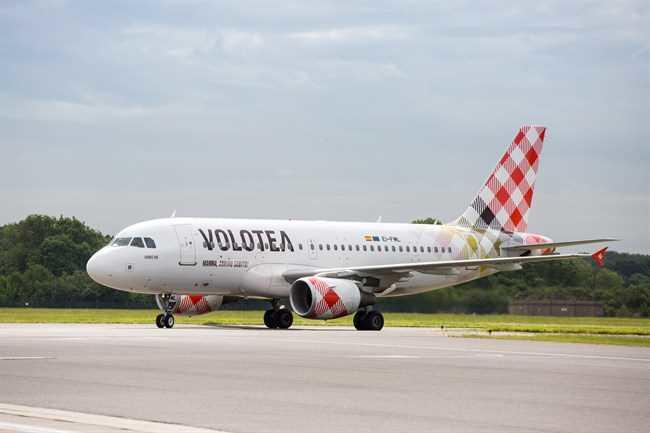 Un avión de Volotea se dispone a despegar.