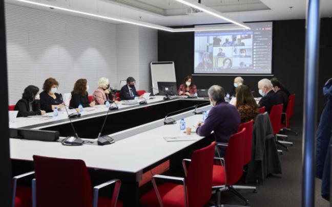 Más de 40 entidades vascas han participado en esta estrategia que orientará el desarrollo del voluntariado en Euskadi hasta 2024. Más de 40 entidades vascas han participado en esta estrategia que orientará el desarrollo del voluntariado en Euskadi hasta 2024.