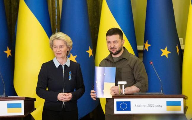 Von der Leyen y Zelenski, juntos en Kiev. Von der Leyen y Zelenski, juntos en Kiev.