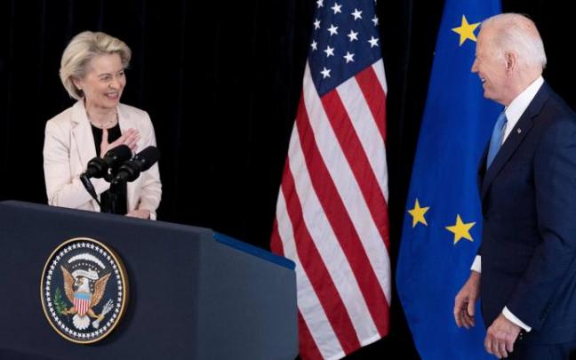 La Comisión Europea se compromete a adquirir 50.000 millones de metros cúbicos de gas natural licuado estadounidense de aquí al 2030