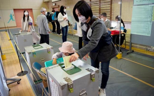 Los 46.000 centros electorales del país abrieron a las 7.00 hora local del domingo.