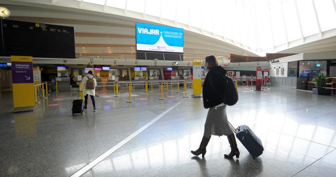 La soledad de los pasajeros que utilizan la terminal aérea de Loiu será cada vez menor con el retorno de varias rutas.