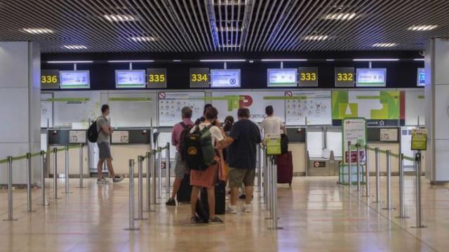 Los países europeos negocian un protocolo para reanudar los vuelos con el sur de África. Los países europeos negocian un protocolo para reanudar los vuelos con el sur de África.