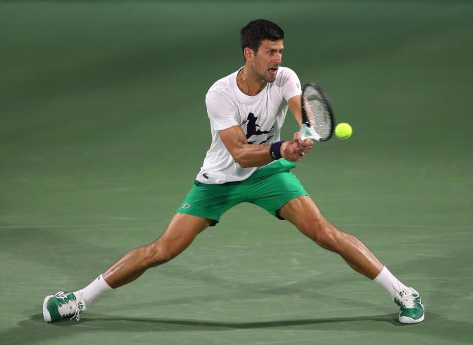 Novak Djokovic, durante uno de sus entrenamientos antes del torneo de Dubai.