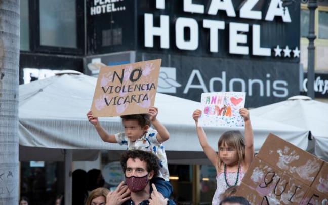 Una concentración contra la violencia vicaria y machista Una concentración contra la violencia vicaria y machista