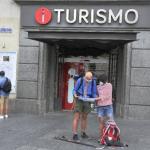 Varios turistas en la capital vizcaina.