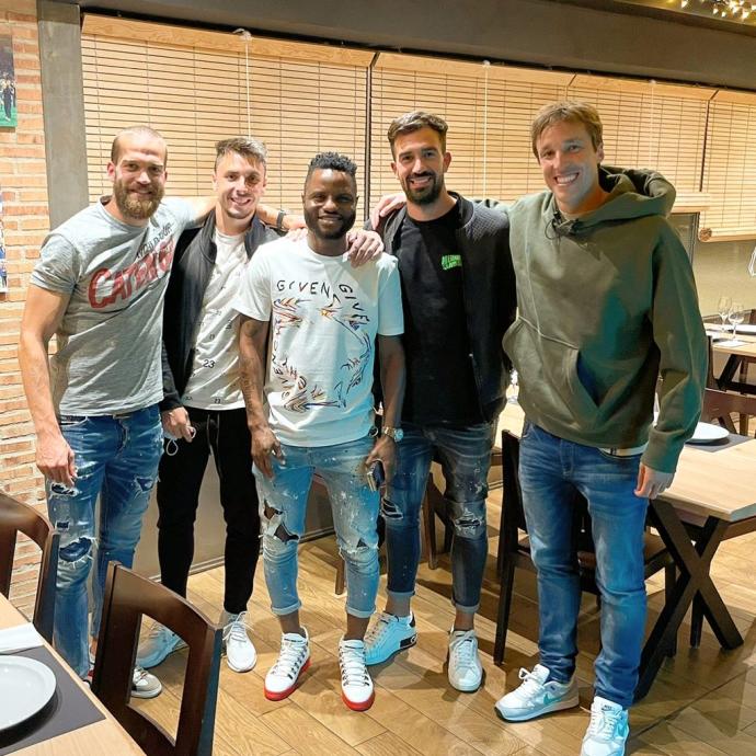 Wakaso se reencuentra con su "familia" albiazul