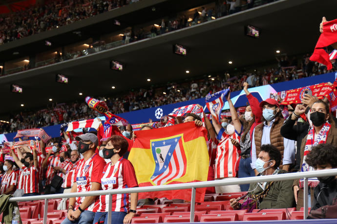 Aficionados del Atlético de Madrid en el Wanda Metropolitano.