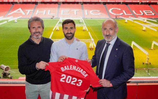 Balenziaga, junto a Elizegi y Alkorta en San mamés Balenziaga, junto a Elizegi y Alkorta en San mamés