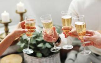 Durante las fiestas que se acercan el consumo de cava aumenta y se disfruta en todas las celebraciones de estos dñias.