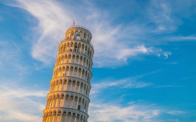 La torre inclinada de Pisa (Italia). La torre inclinada de Pisa (Italia).