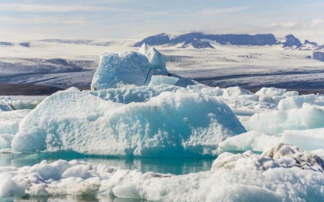 Un iceberg en la Antártida. Un iceberg en la Antártida.
