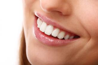 La blancorexia genera una adicción que puede poner en peligro la salud dental.