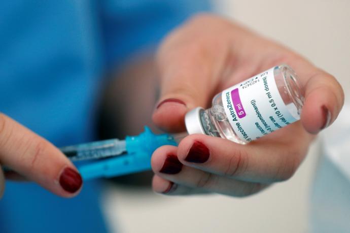 La vacuna de AstraZeneca será suspendida durante 15 días en España debido a las posibles repercusiones que puede llegar a ocasionar