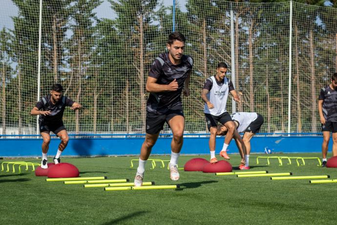 Toni Moya se suma al trabajo del Alavés tras superar el covid