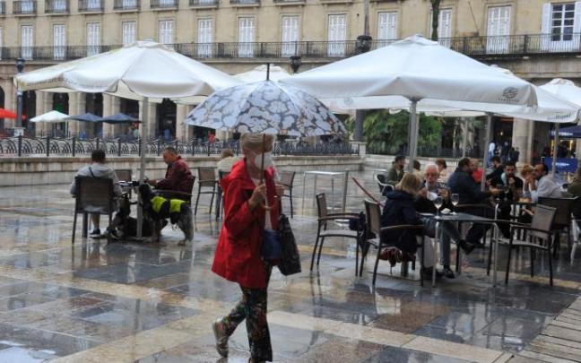La pandemia continúa estancada en Euskadi, que baja del millar de contagios diarios La pandemia continúa estancada en Euskadi, que baja del millar de contagios diarios