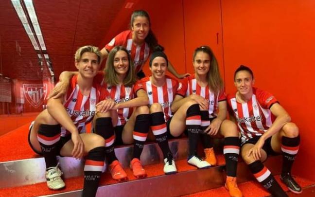 Varias jugadoras del Athletic posan en el túnel de vestuarios de San Mamés. Varias jugadoras del Athletic posan en el túnel de vestuarios de San Mamés.