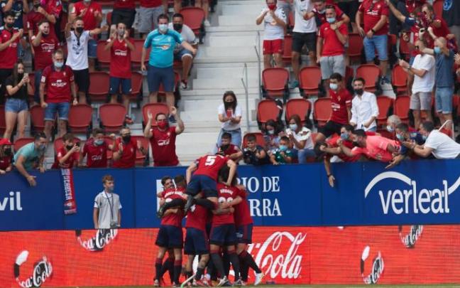 Los jugadores rojillos celebran el gol de Moncayola Los jugadores rojillos celebran el gol de Moncayola