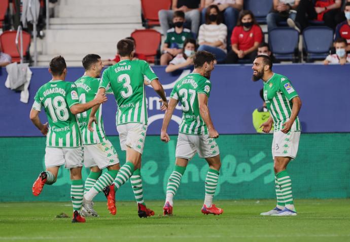 Los jugadores del Betis celebran el primer gol visitante