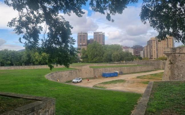 El vehículo, en los fosos de La Ciudadela
