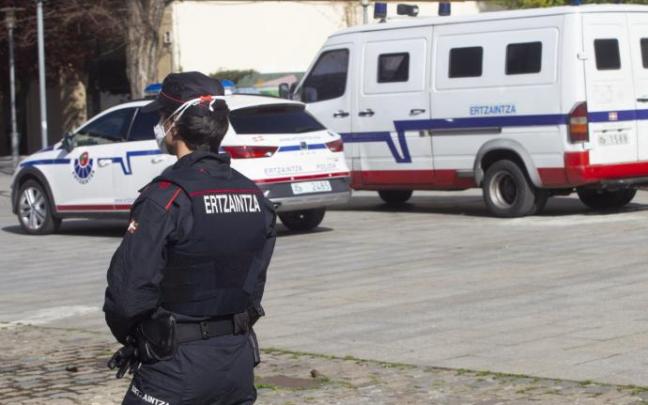 Hallan los cadáveres de un hombre y una mujer en un piso de Gasteiz