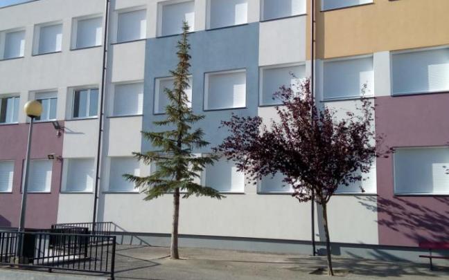 Fachada del colegio con las nuevas ventanas.