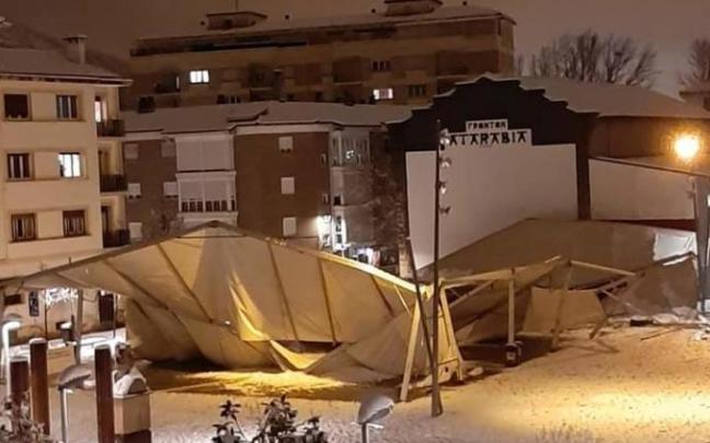 Estado de la carpa del frontón de Villava.