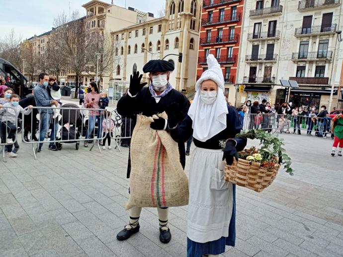 ¡Olentzero y Mari Domingi ya recorren Donostia!