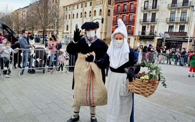 ¡Olentzero y Mari Domingi ya recorren Donostia! ¡Olentzero y Mari Domingi ya recorren Donostia!