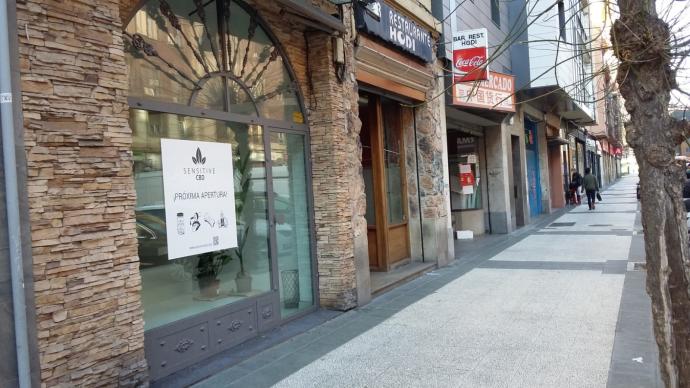 Sensitive CBD, una tienda que venderá productos CBD en la calle Coronación de Vitoria.