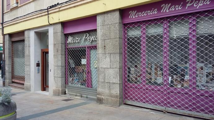La mercería Mari Pepa está ubicada en Senda de los Canónigos, en Aranbizkarra.