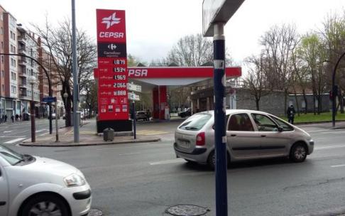 Gasolinera en la calle Reyes Católicos de Vitoria.