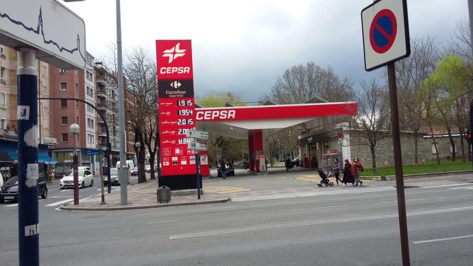 Gasolinera de Reyes Católicos en Vitoria, esta mañana