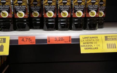 Precio de hoy miércoles, 16 de marzo, de un litro de aceite de girasol en un supermercado de Vitoria. Precio de hoy miércoles, 16 de marzo, de un litro de aceite de girasol en un supermercado de Vitoria.