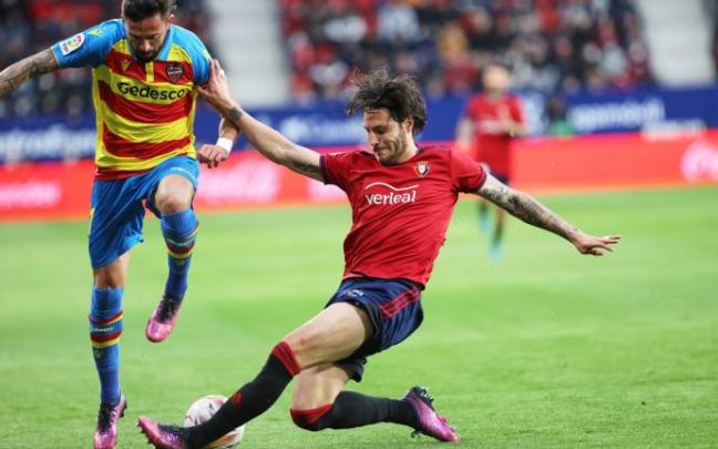 Juan Cruz se tira al suelo