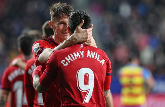 Budimir y Chimy celebran el gol del primero