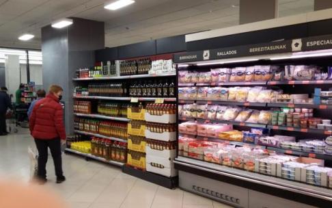 Pasillo en un supermercado de Vitoria.