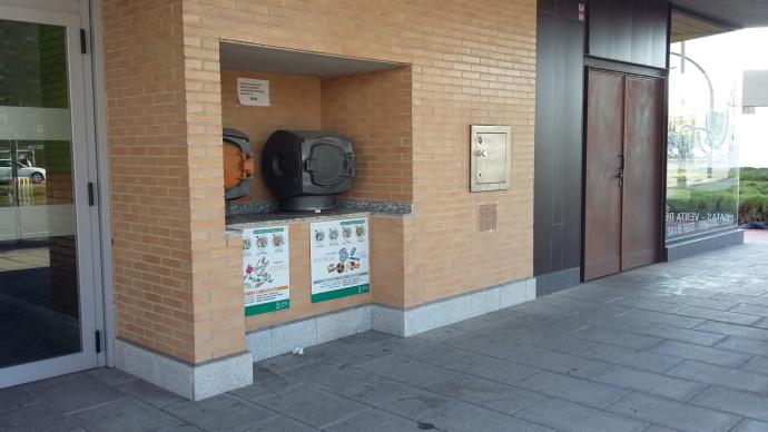 Buzones de recogida neumática de basura en la calle Avenida de Bruselas, en Salburua.