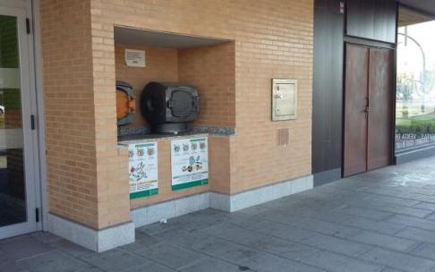 Buzones de recogida neumática de basura en la calle Avenida de Bruselas, en Salburua.