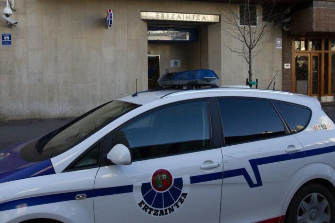 Coche de la Ertzaintza.