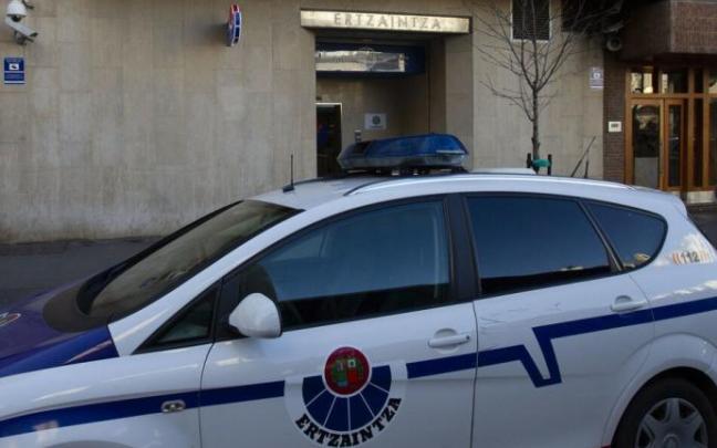 Coche de la Ertzaintza.