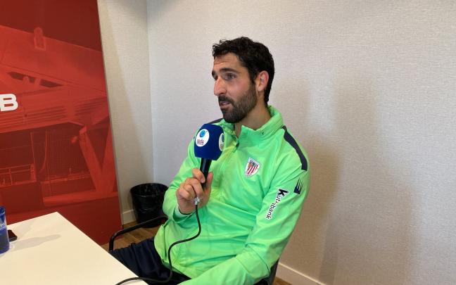 Raúl García durante la entrevista en Onda Vasca