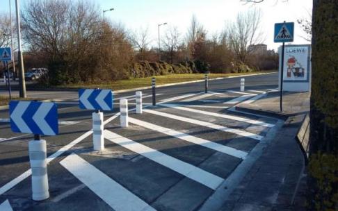 Paso de cebra del Paseo de los Humedales donde tuvo lugar el atropello mortal en Salburua