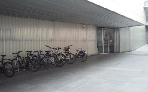 El Ayuntamiento de Vitoria prohíbe acceder a sus instalaciones al menor de 13 años denunciado por abusos a tres niñas