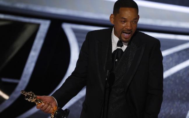 Will Smith tras recoger su Oscar al mejor actor en la gala. Will Smith tras recoger su Oscar al mejor actor en la gala.