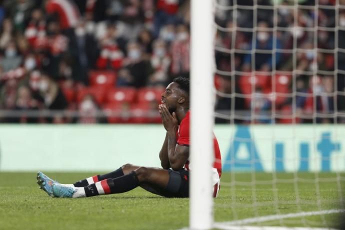 Iñaki Williams se lamenta de una ocasión fallada