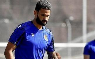 Willian José golpea el balón en un entrenamiento reciente en Zubieta. Foto: R.S.