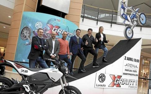 Presentación de X-Gravity en La Morea. De i. a d.: Carlos Mangado, director de CM; Fernando Aranguren, concejal de Deportes del Ayuntamiento de Pamplona; Andrés Bayón, director comercial de Lorauto; Luis Miguel García, director general de Lorauto; Patxi L